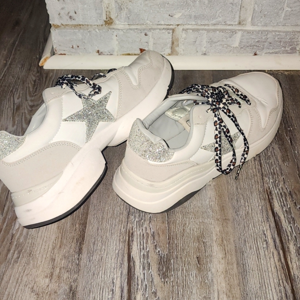 Cute tennis shoes